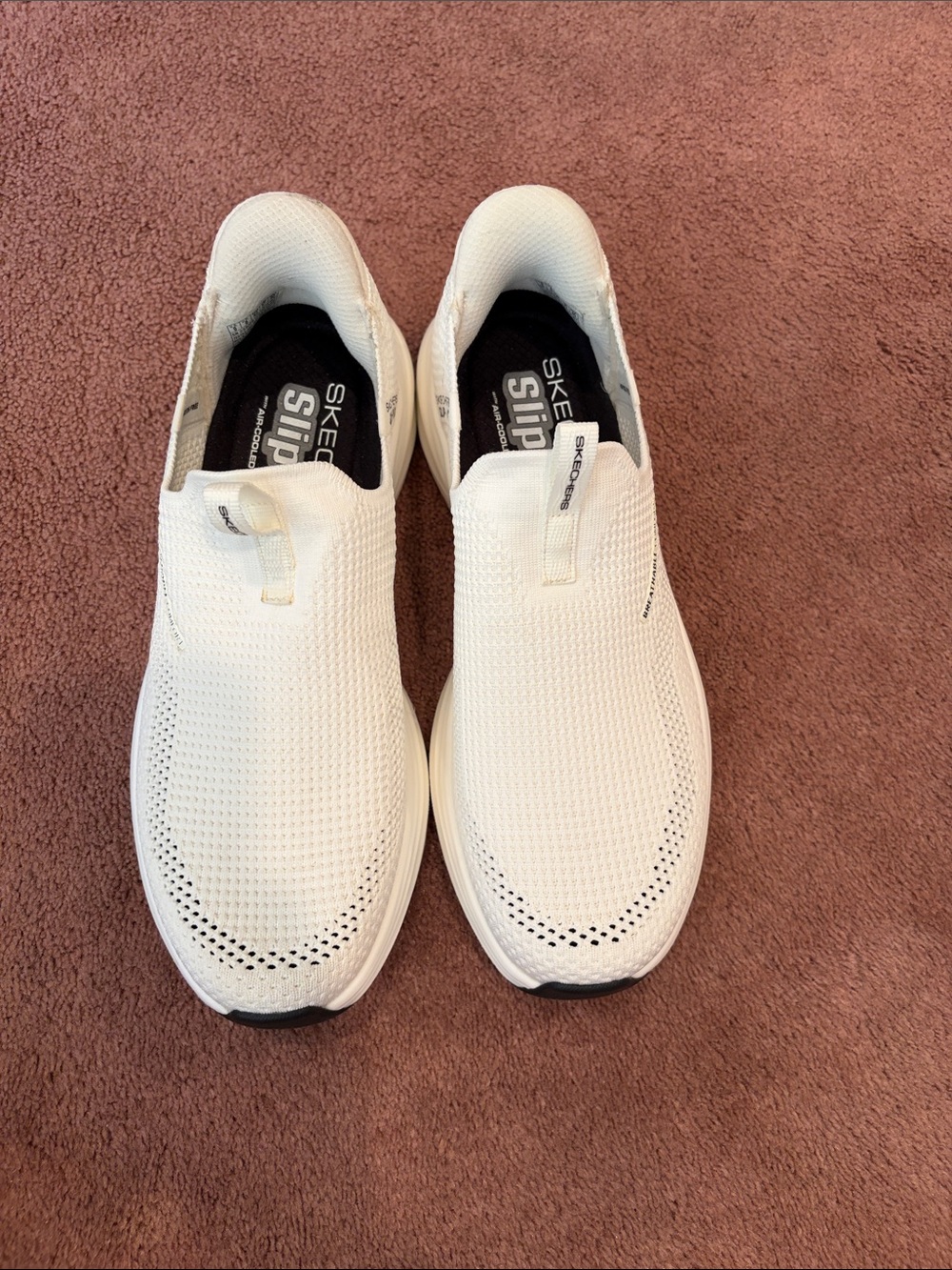 Skechers Men's White Slip-On Knit Athletic Sneakers Vaporfoam breathable comfort